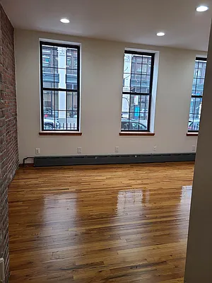 Rented by Georgine Podhorsky, LREB | media 4