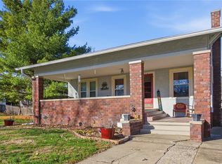 956 10th St, Charleston, IL 61920