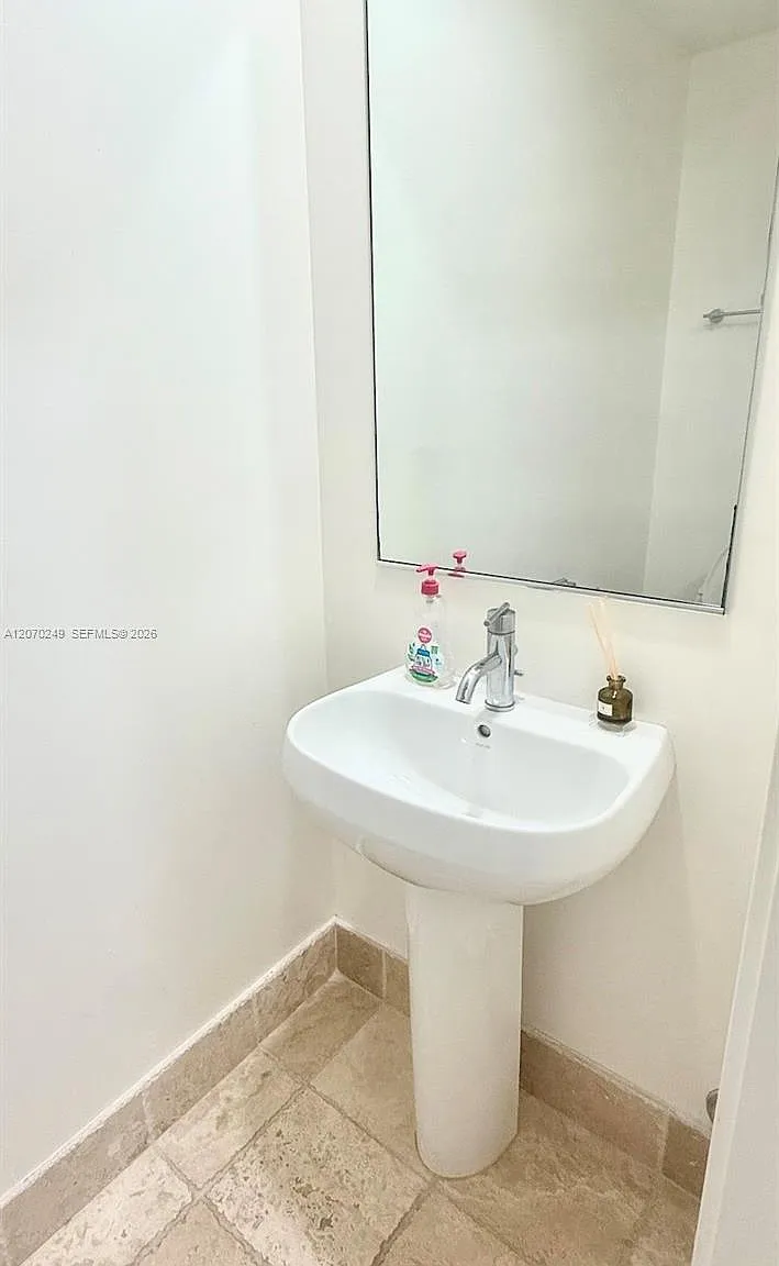 1 bed, 881 sqft, $4,300 — Photo 4