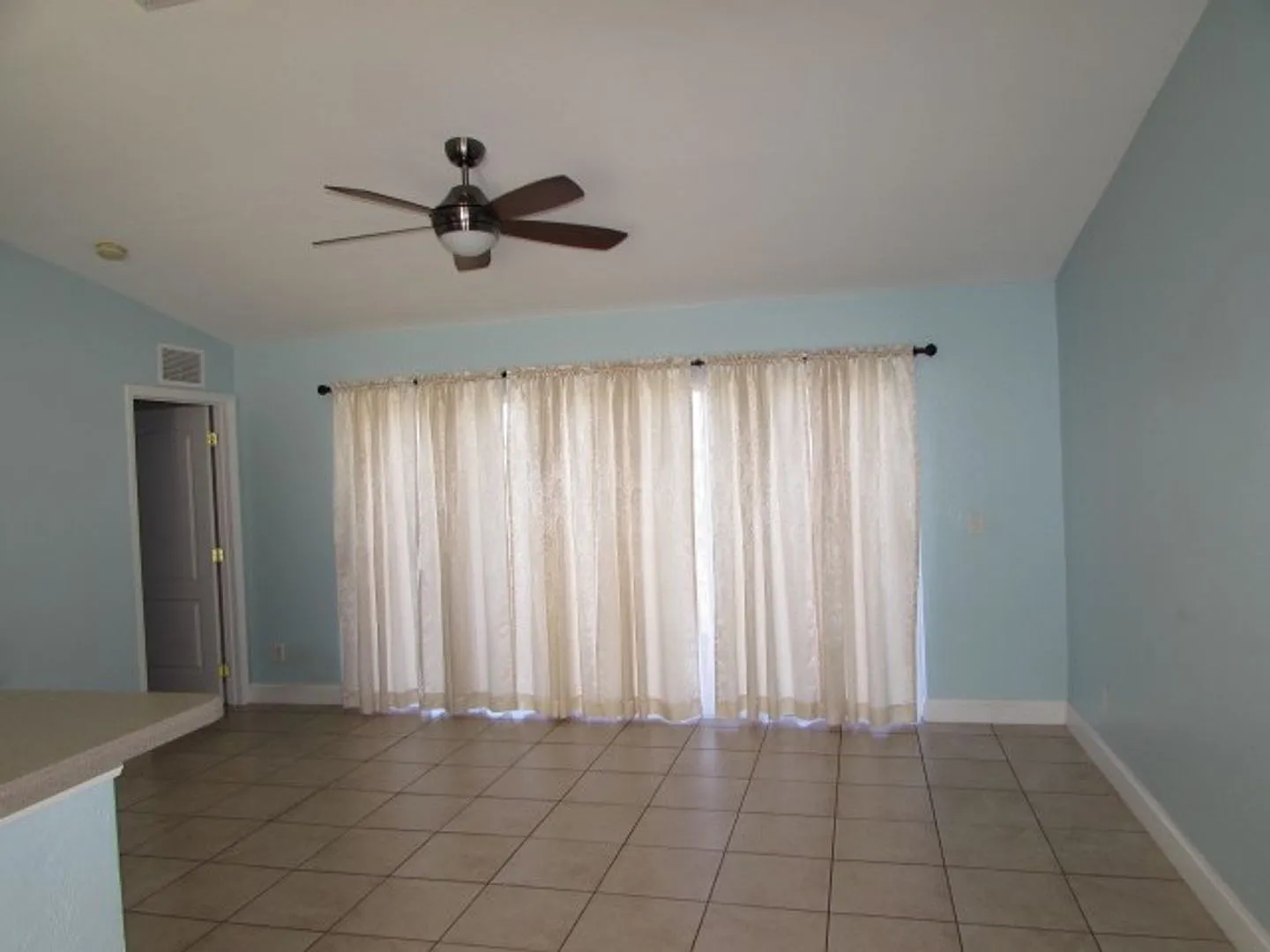 Beautiful Home in Lehigh Acres — Photo 4