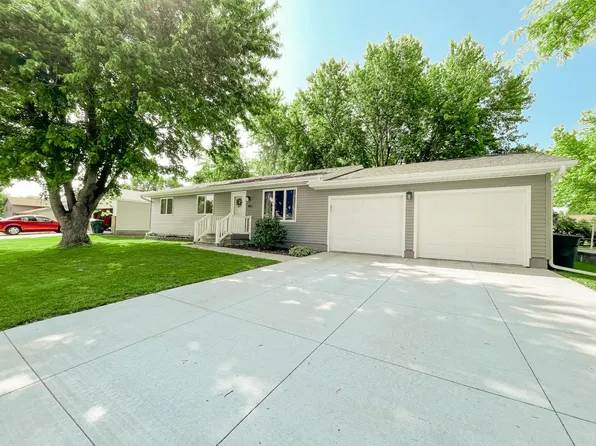 1802 W 42nd St, Kearney, NE 68845