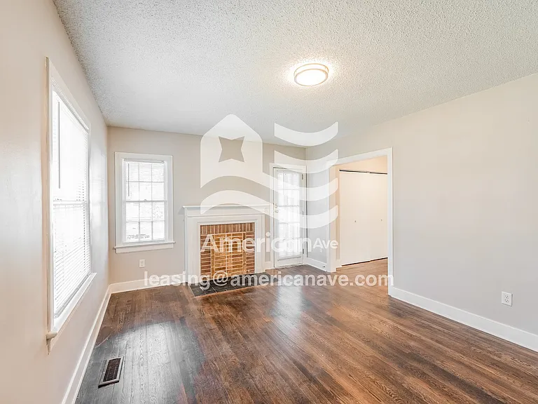1086417_004_living_room_14204174.jpg
