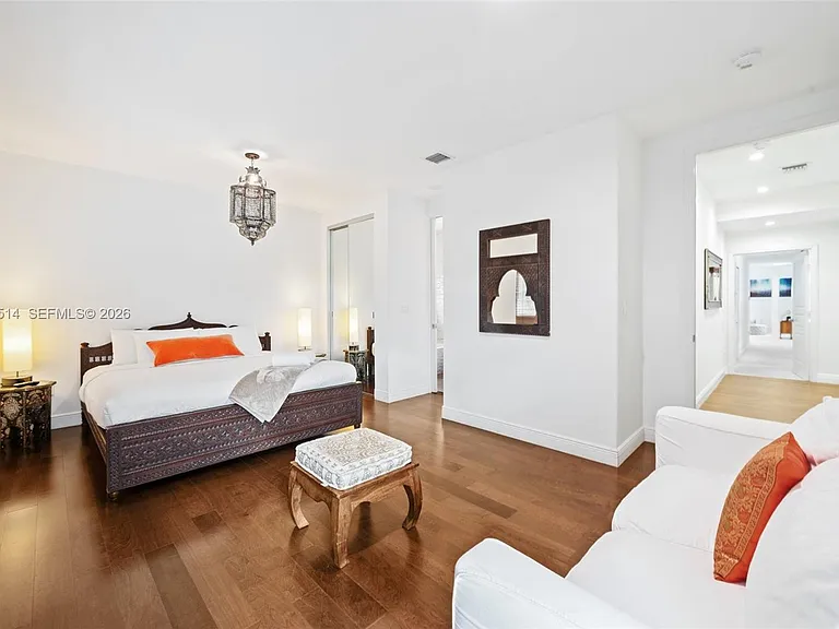 2501 Pine Tree Dr — Photo 25