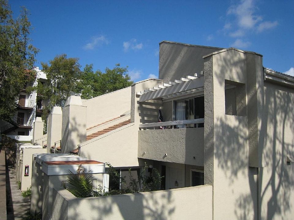 1st image of 3880 Radcliffe Ln