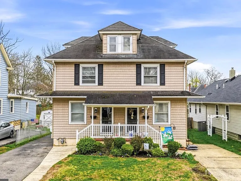 121 Grandview Ave — Photo 1