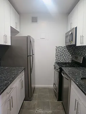 Rented by City Connections Realty | media 16