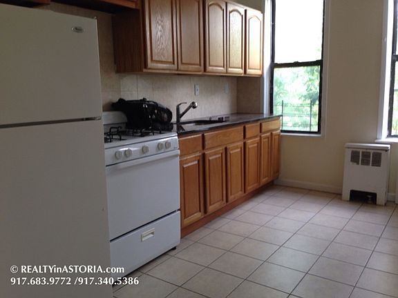 3rd image of 3228 48th St APT 3L