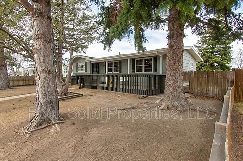 1622 Oxford Dr Photo 1