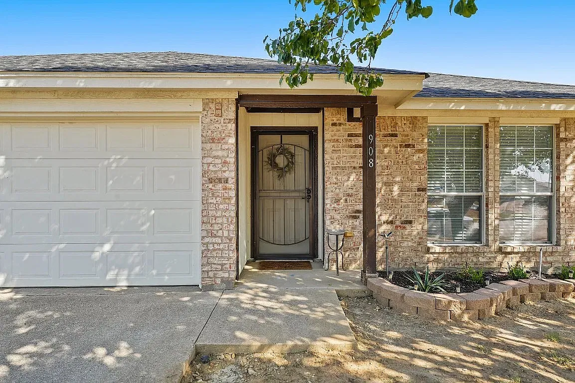 3 bed, 1418 sqft, $1,849 — Photo 3