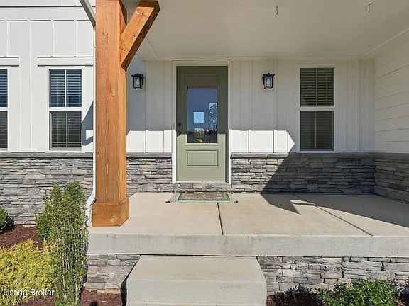 5th image of 2224 Summit View Ct