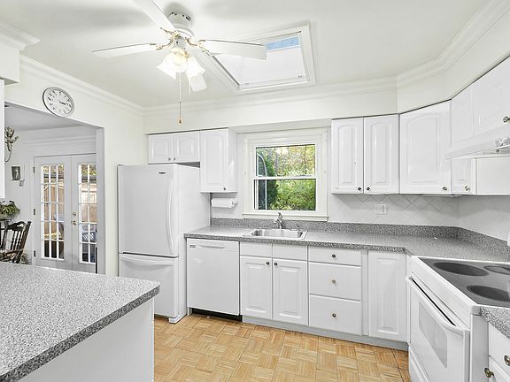 5th image of 20 Runnymeade Dr