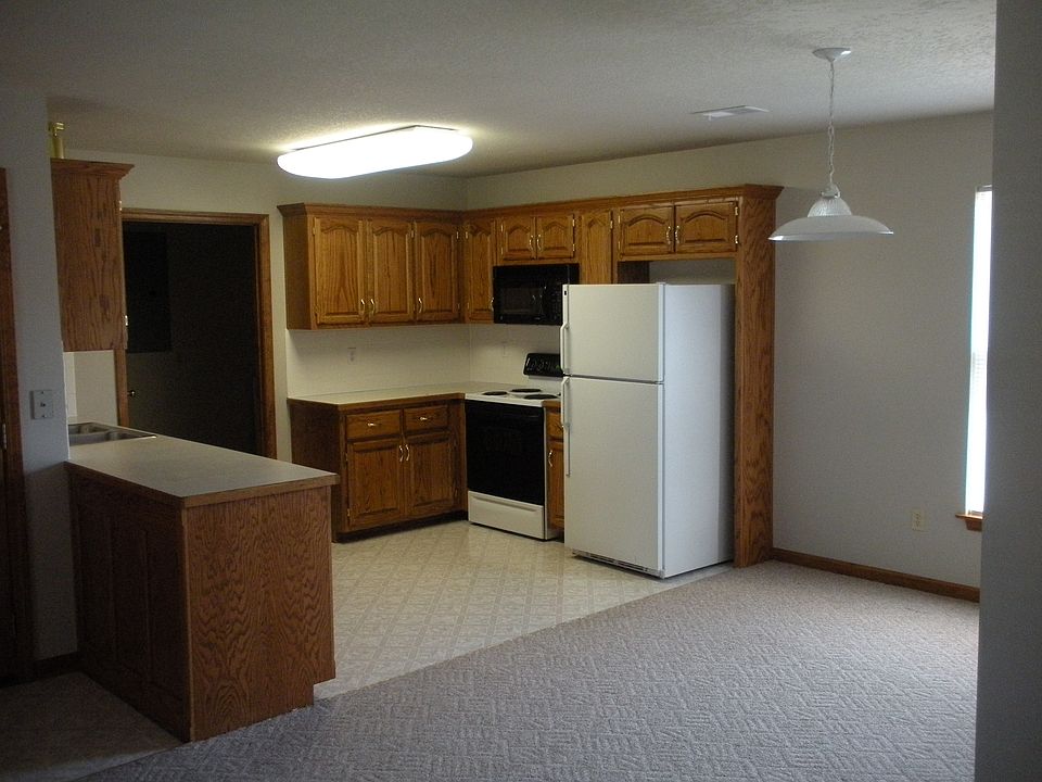 2nd image of 801 Oak St