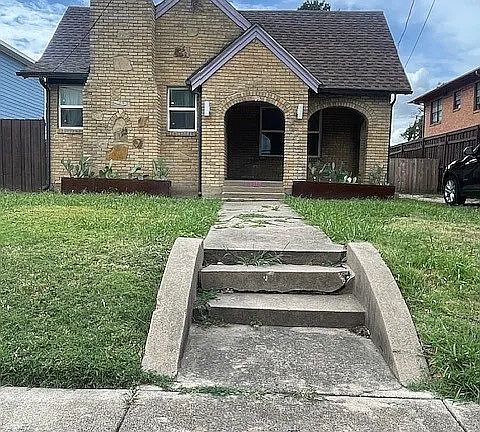 2nd image of 3819 Roseland Ave