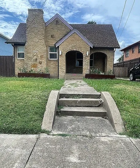 3819 Roseland Ave — Photo 2