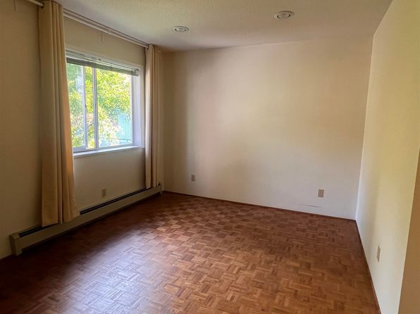 4 bedroom rental in Burnaby — photo 18