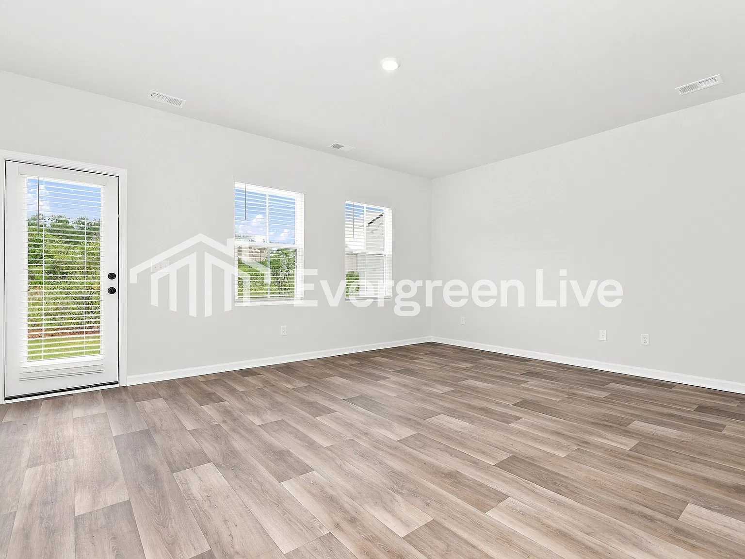 3 bed, 3.0 bath, 1872 sqft, $2,245 — Photo 2