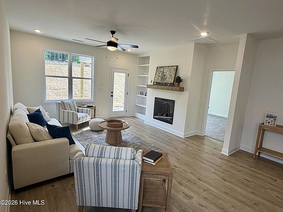 4th image of 316 Bluejay Street