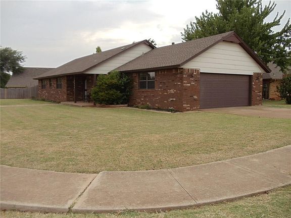 2nd image of 2511 Countrywood Ln