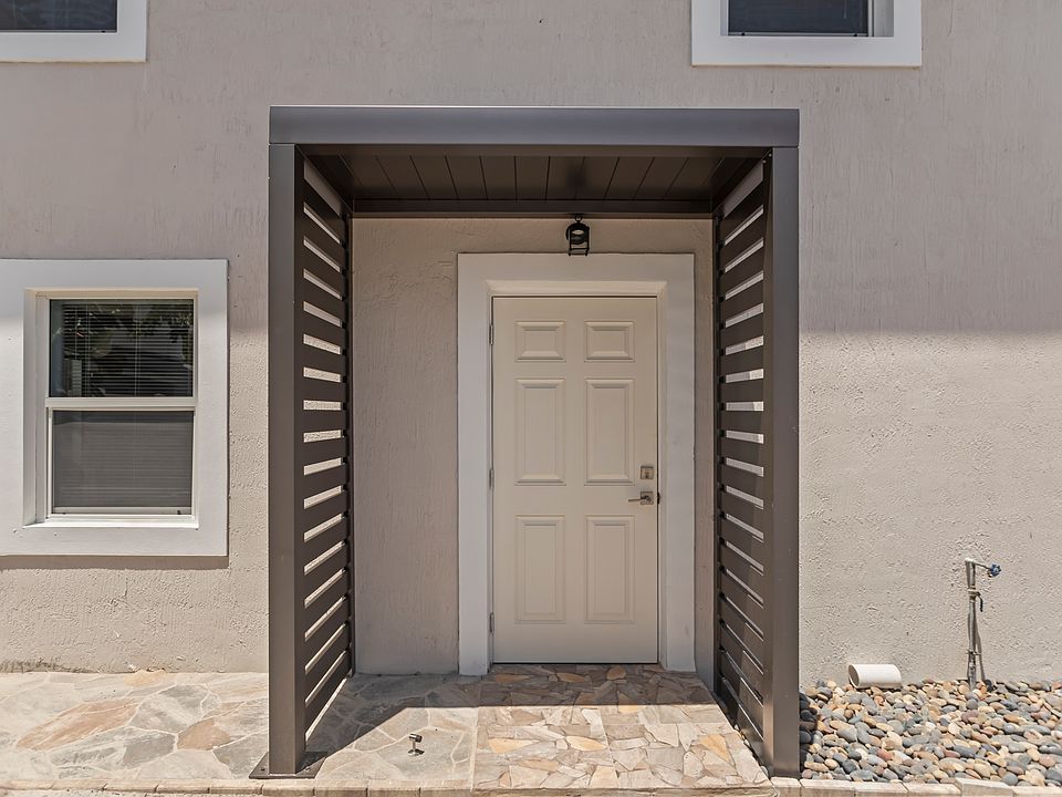 Entrance to Apt 1