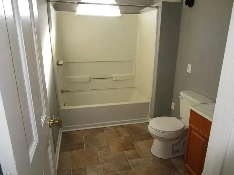 830 Lexington St — Photo 13