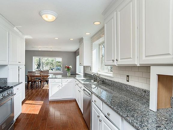 4th image of 7350 W 92nd St