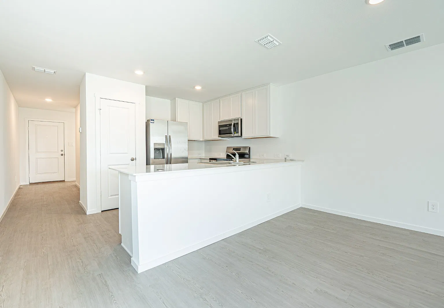 3 bed, $2,300 — Photo 3