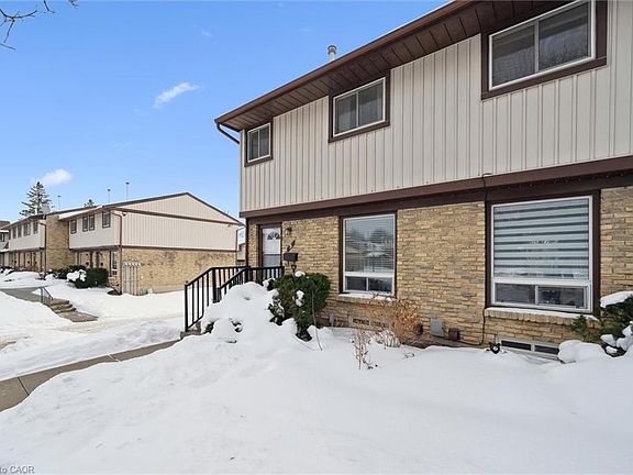 3rd image of 210 Glamis Rd #9