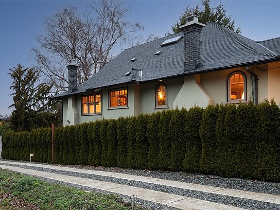 3rd image of 332 Irving Rd