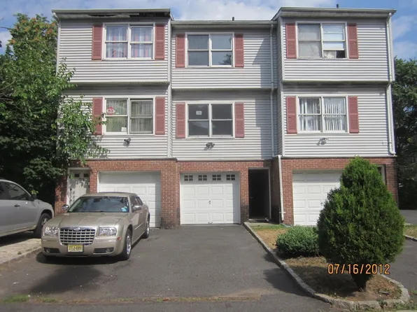 98 Hillyer St #2B-2, Orange, NJ 07050