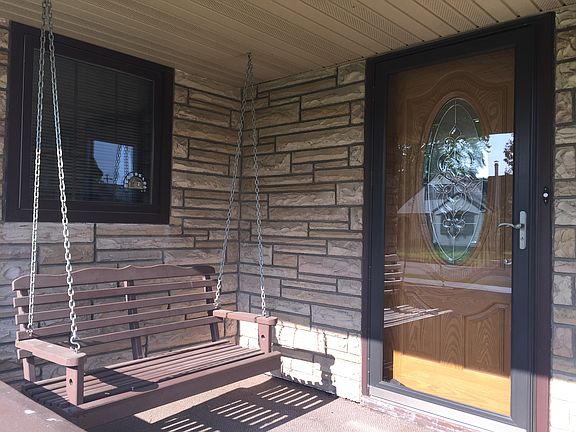 3rd image of 221 Hemlock St