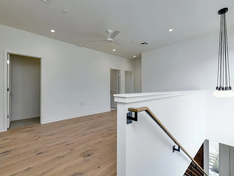 3301 Cantwell Ln — Photo 12
