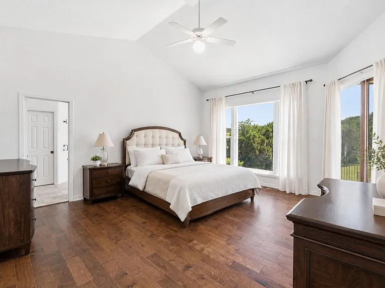 409 Beardsley Ln — Photo 11