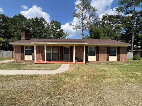 107 Hilltop Dr, Troy, AL 36081