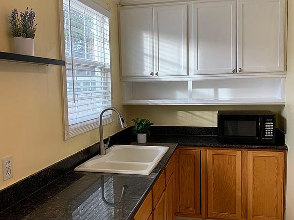 4th image of 812 Circle Ct