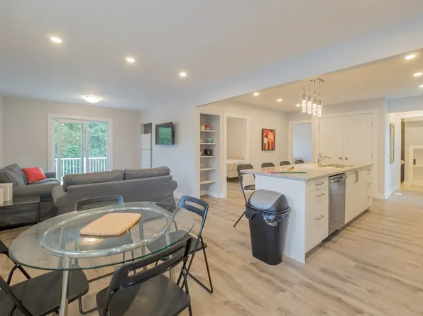 13 Lyall St #A, Ottawa, ON K2E 5G5