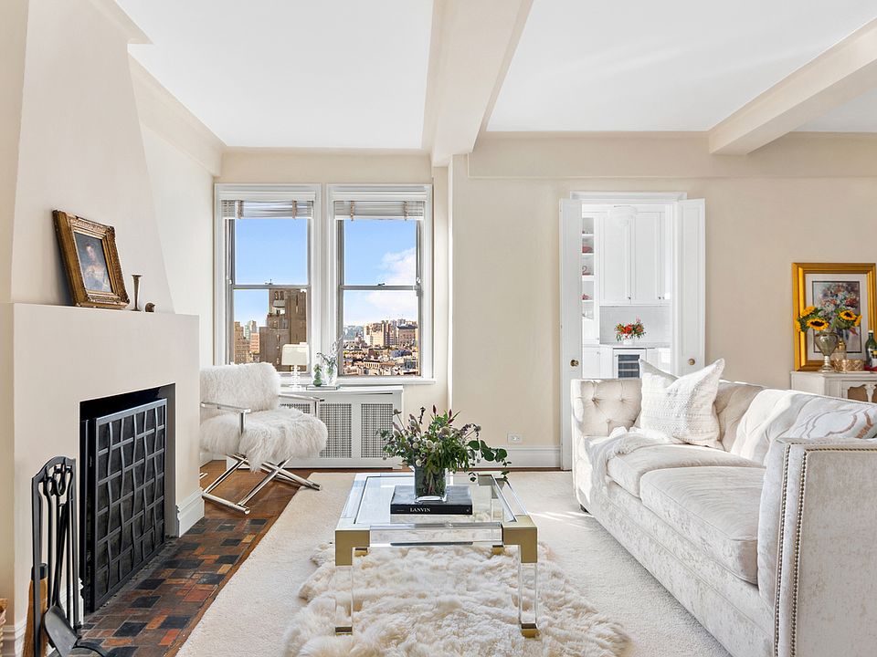 1st image of 136 Waverly Pl APT 17A