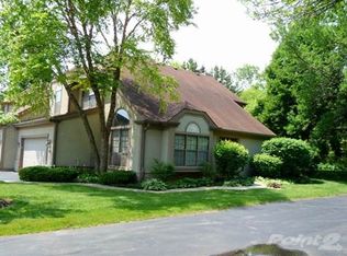 136 Barton Cir, Schaumburg, IL 60194