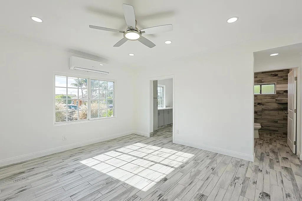 2 bed, 625 sqft, $2,200 — Photo 3