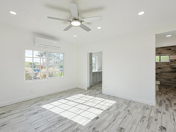 3rd image of 1925 Prospect St