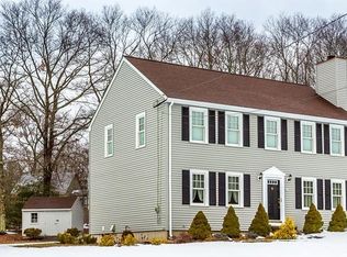 4 Greenview Ln, Taunton, MA 02780