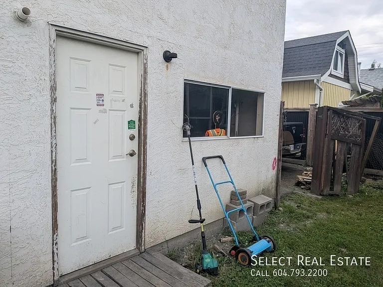 9170 Coote St #B — Photo 2