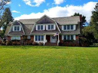 28 Dyke Rd, Setauket, NY 11733