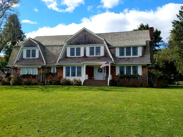 28 Dyke Rd, Setauket, NY 11733
