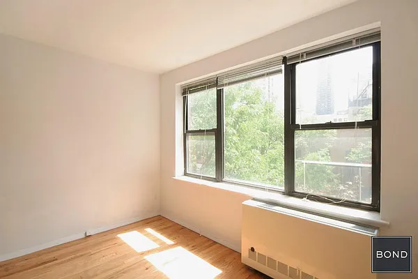 Sold by Bond New York | media 7