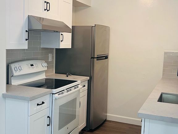 3rd image of 1436 El Camino Real APT 5