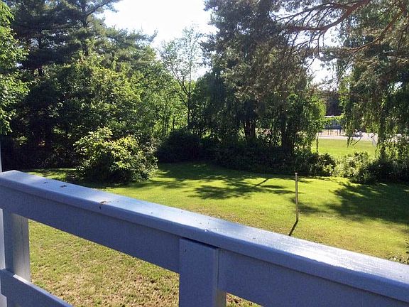 3rd image of 915 Birchwood Ln