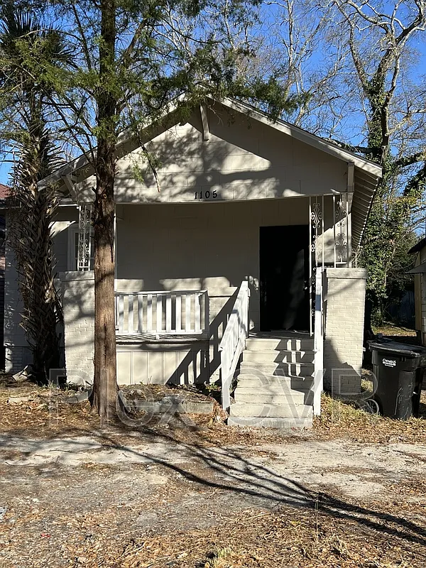 2 bed, 1.0 bath, 1350 sqft, $1,000 — Photo 1