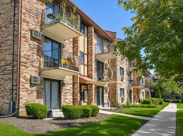 314 Klein Creek Ct #B, Carol Stream, IL 60188