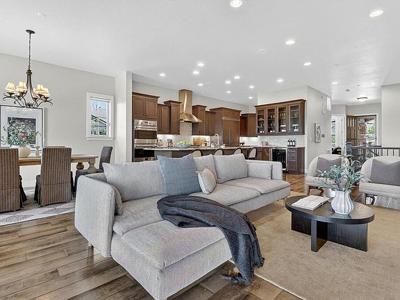 5th image of 375 Casalon Pl
