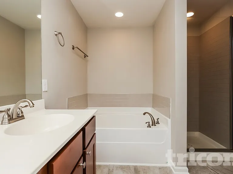 403 Riverwood Ct — Photo 10